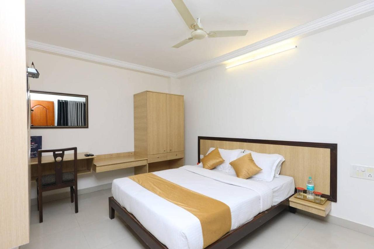 Hotel Half Moon Chennai Exterior foto