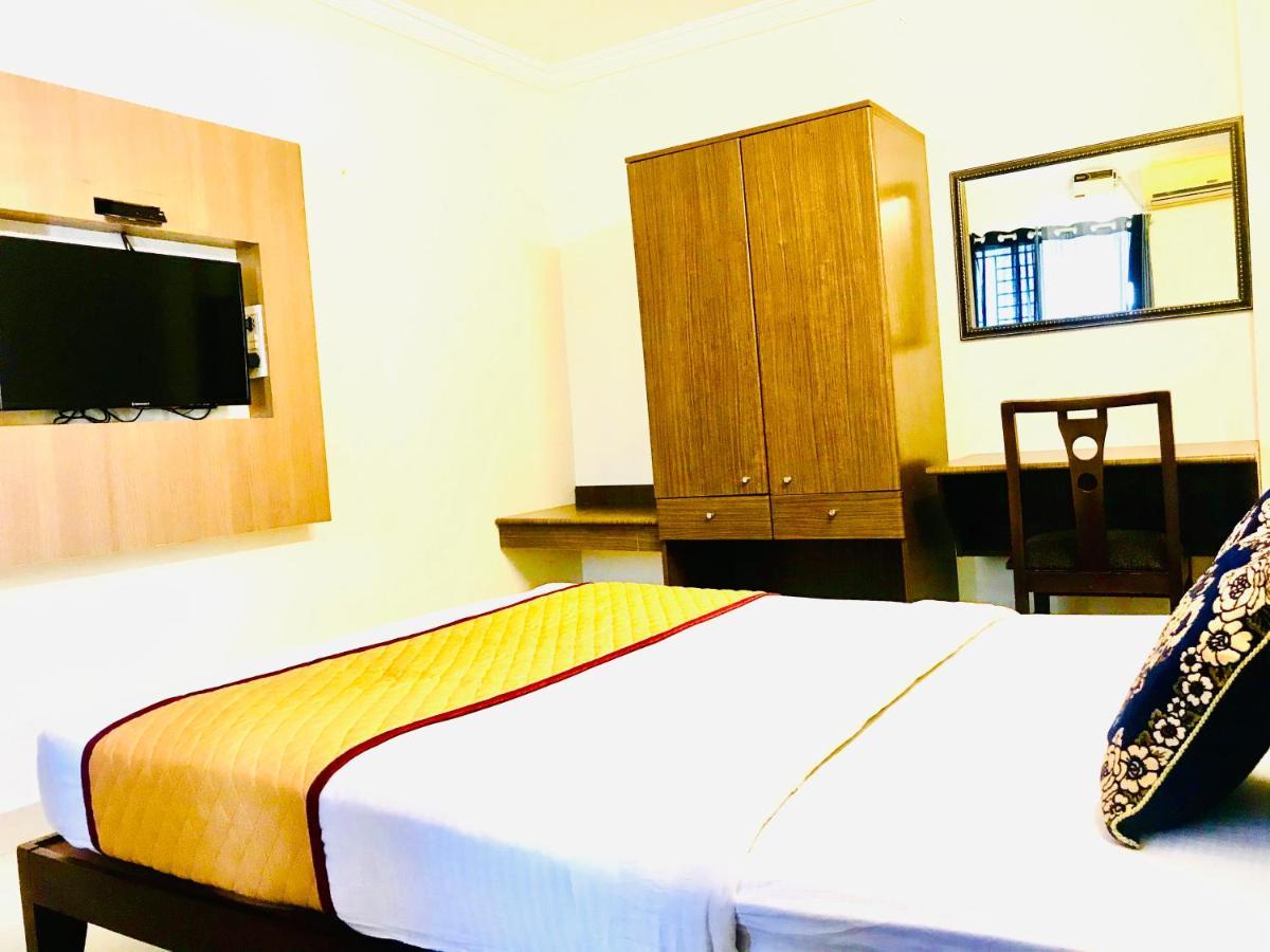 Hotel Half Moon Chennai Exterior foto