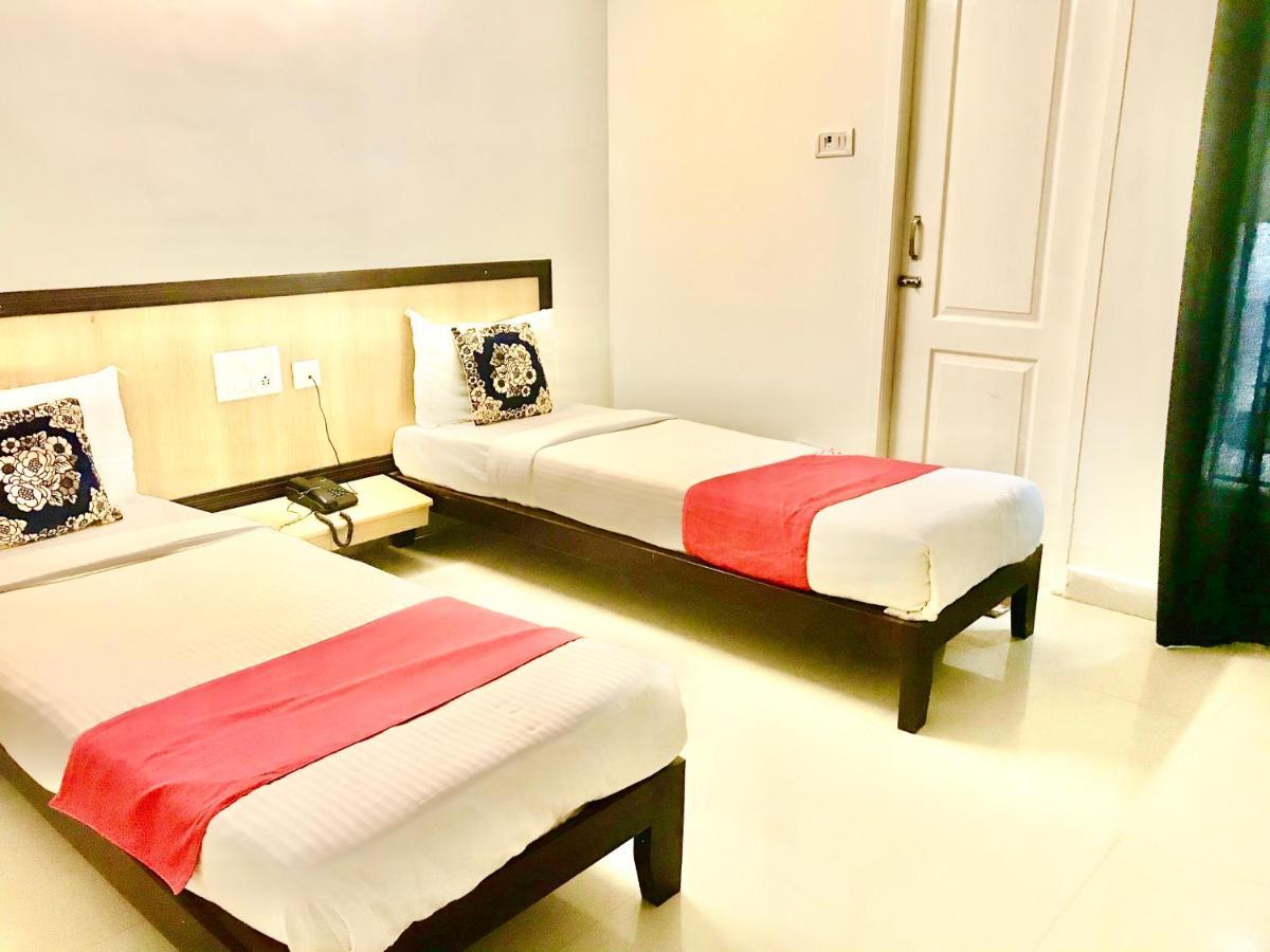 Hotel Half Moon Chennai Exterior foto