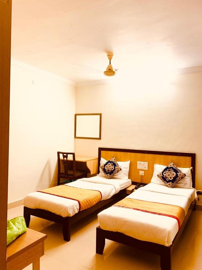 Hotel Half Moon Chennai Exterior foto